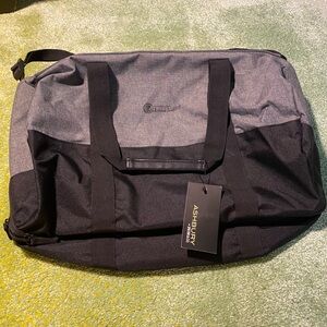 Ashbury Weekender Duffle Bag / Shoulder Bag / Backpack NWT